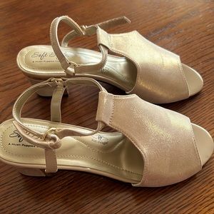 Womens Soft Style sandals with heel. Worn one time. Like new.